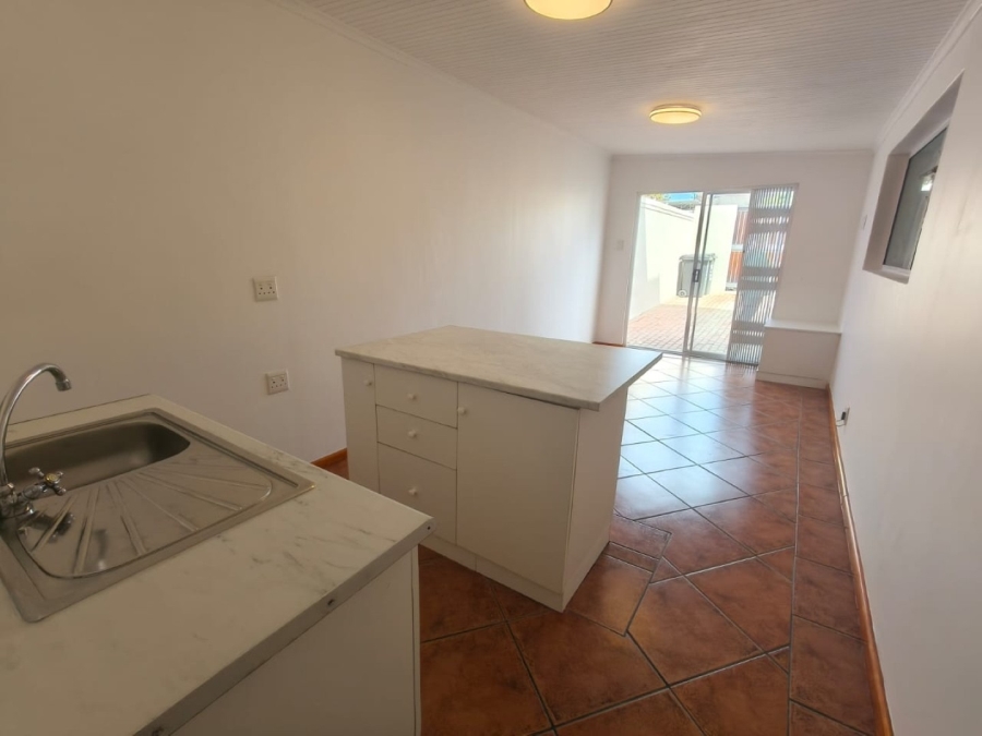 To Let 1 Bedroom Property for Rent in Westcliff Western Cape